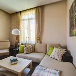 Apartment 65 - Airy Aprt At Top Center